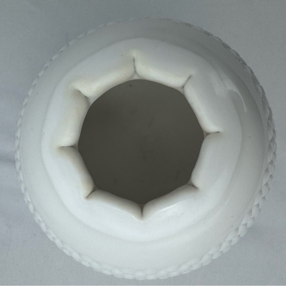 Vintage Westmoreland Milk Glass Ivy English Hobnail Diamond Vase Ball - Picture 4 of 8